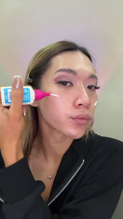Maddie applying NYX Face Glue primer before foundation